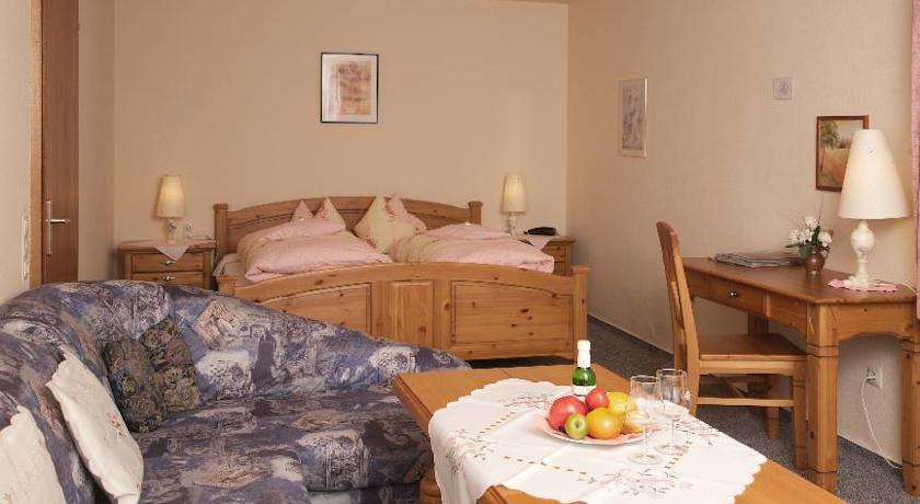 Hotel-Pension Thome ヒンターツァルテン エクステリア 写真